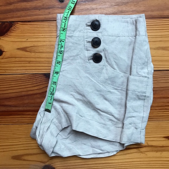 Forever 21 Beige Linen Side Button Shorts, EUC, L - Picture 8 of 10